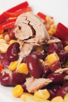 11327360-salade-de-thon-mexicain-avec-du-haricot-et-du-mais