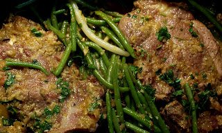 Echine de porc en cocotte aux épices, haricots verts