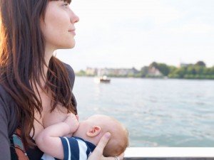 Allaiter-en-public-pour-ou-contre_exact780x585_l